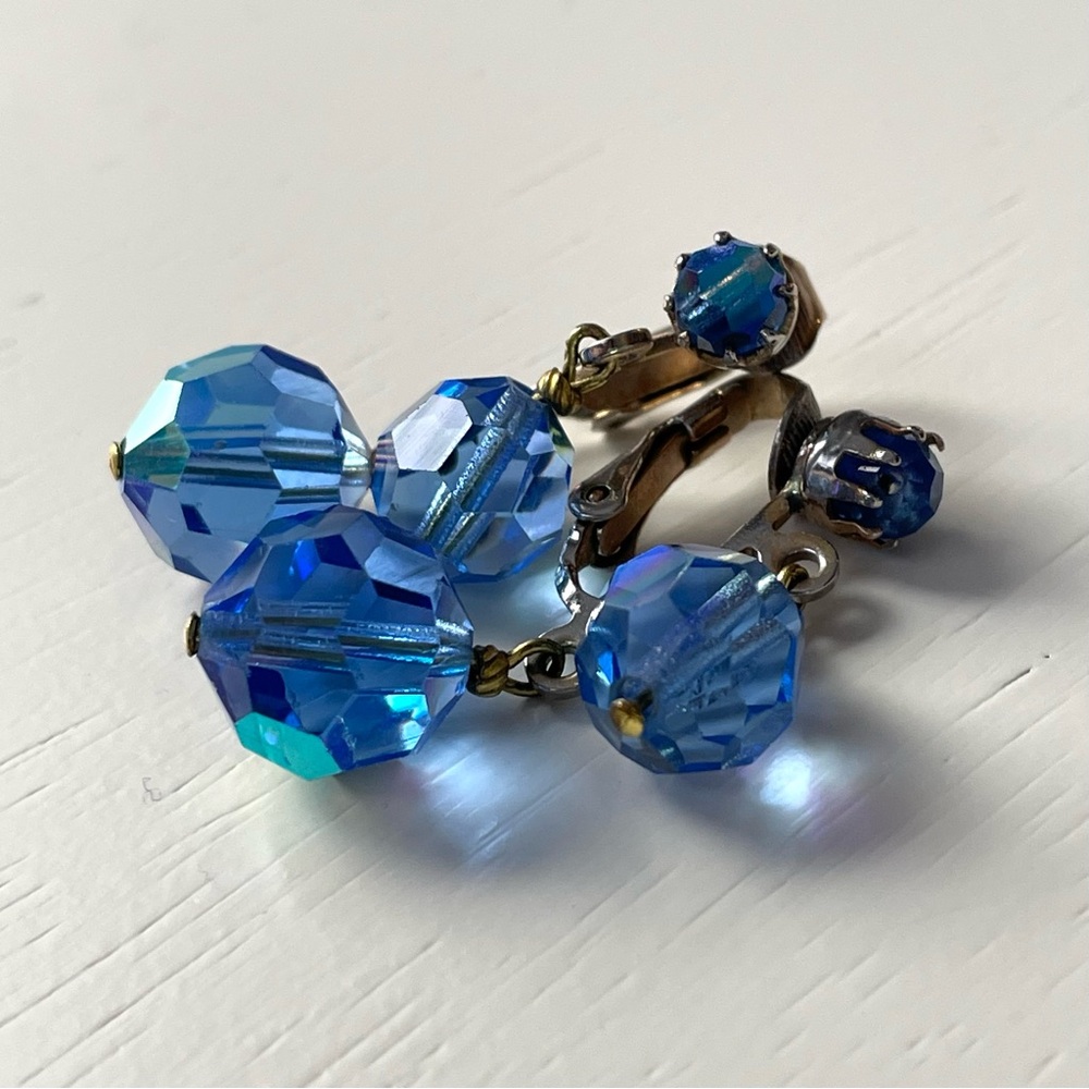 π¨π¨FINAL SALE!!π¨π¨Vintage silvertone blue AB Aurora Borealis crystal clip earrings - Picture 8 of 15